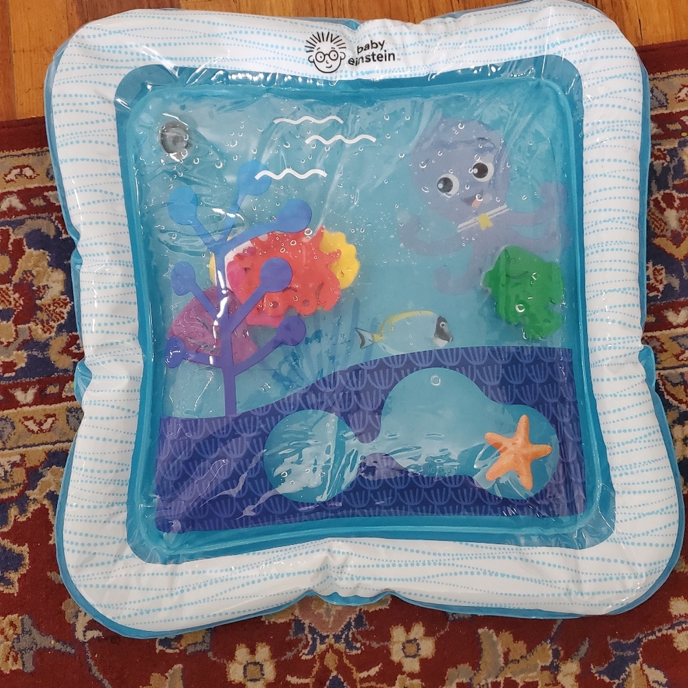 Baby tummy time water mat